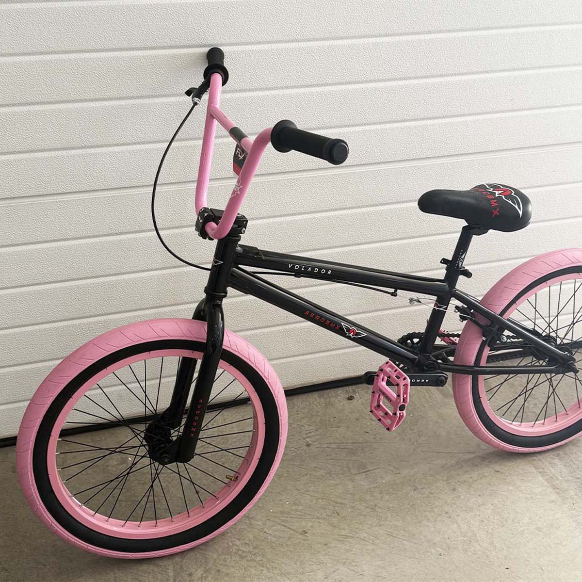 Bicicleta Bmx Aerobmx R20 Centro Mid Volador Pro maza eje 14mm color negro-rosa