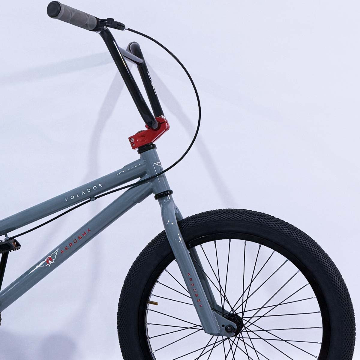Bicicleta BMX Aerobmx Volador Centro Americano con cranks Rodado 20 color gris