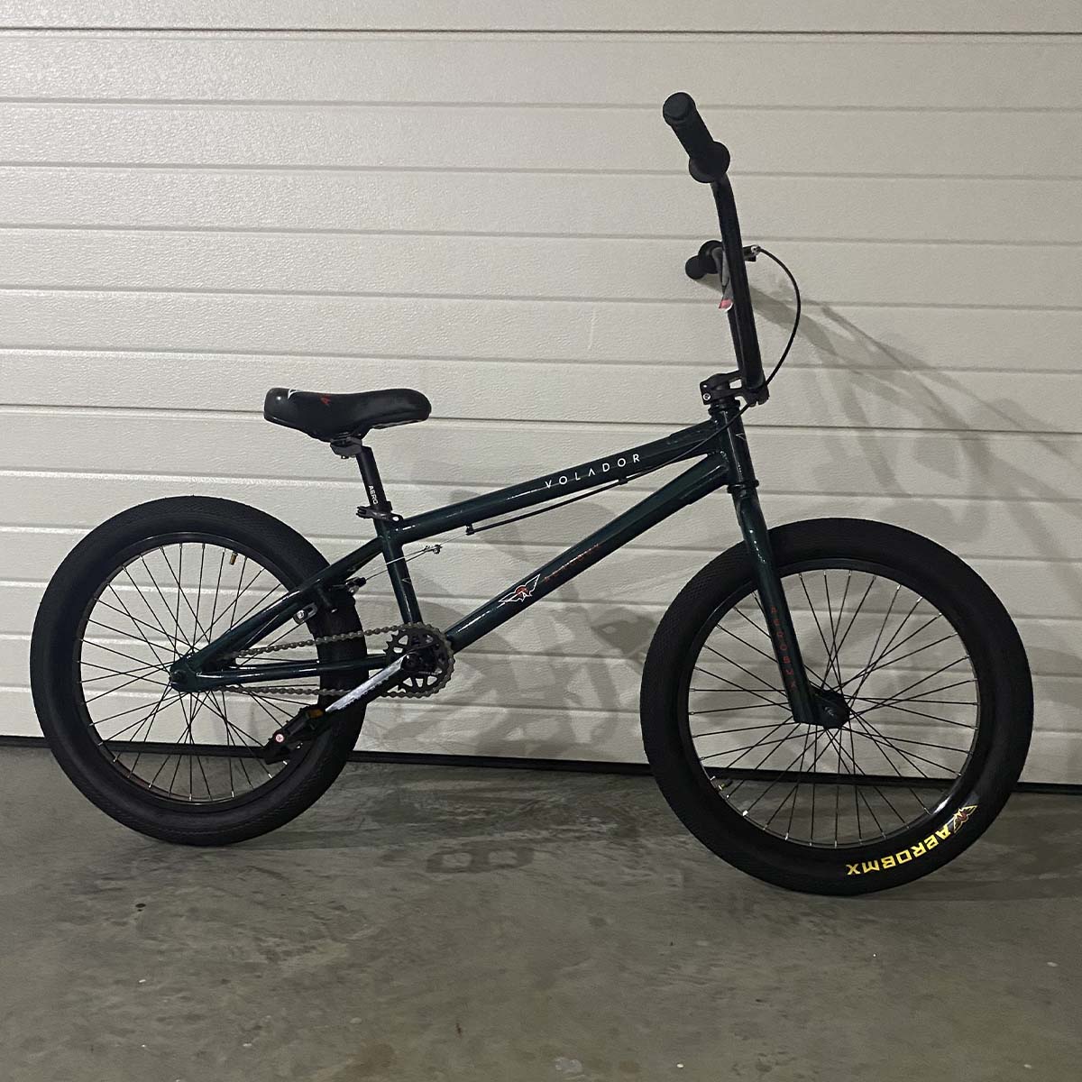 Bicicleta BMX Aerobmx Volador Centro Americano Rodado 20 color negro