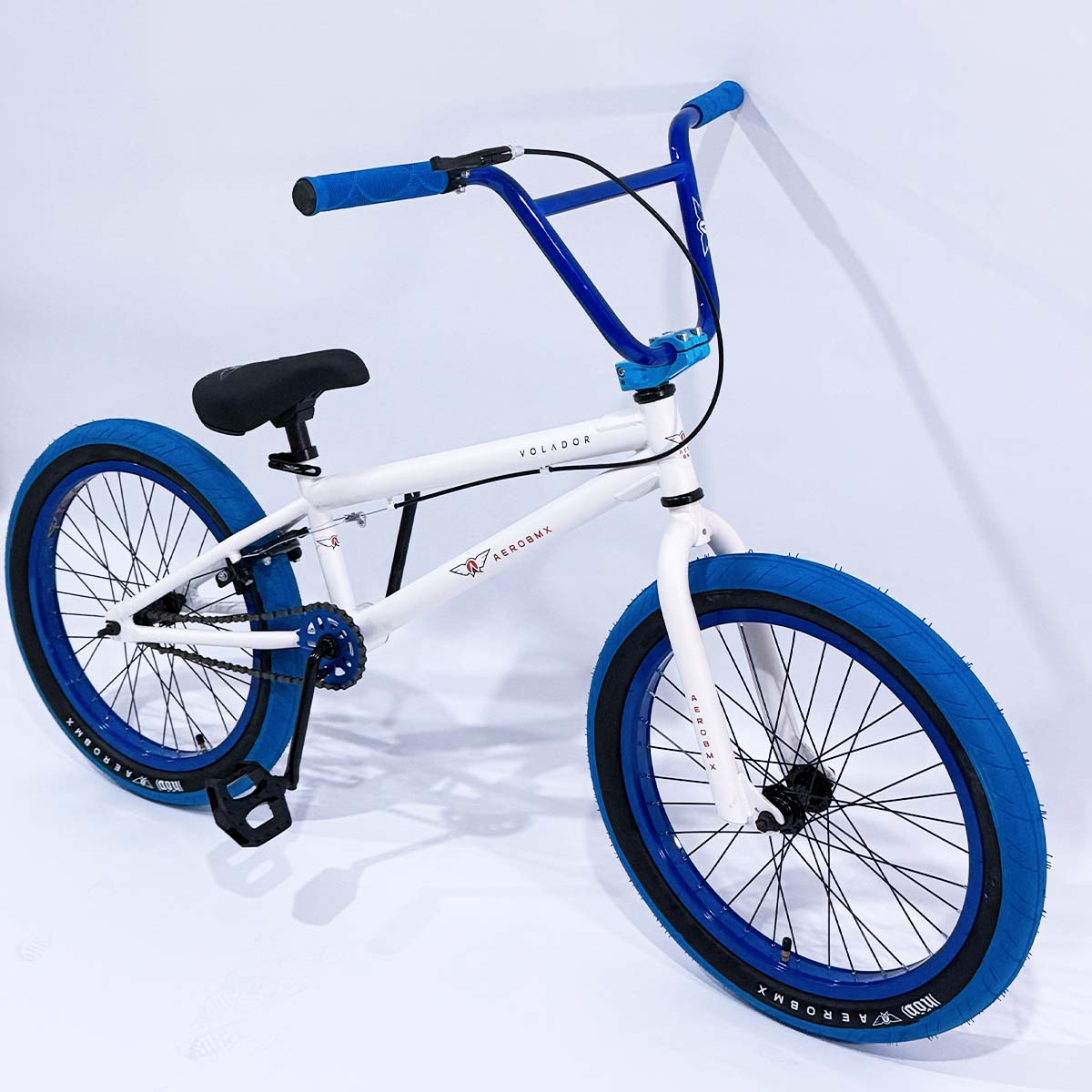 Bicicleta Bmx Aerobmx Volador Centro Americano Rodado 20 color blanco-azul