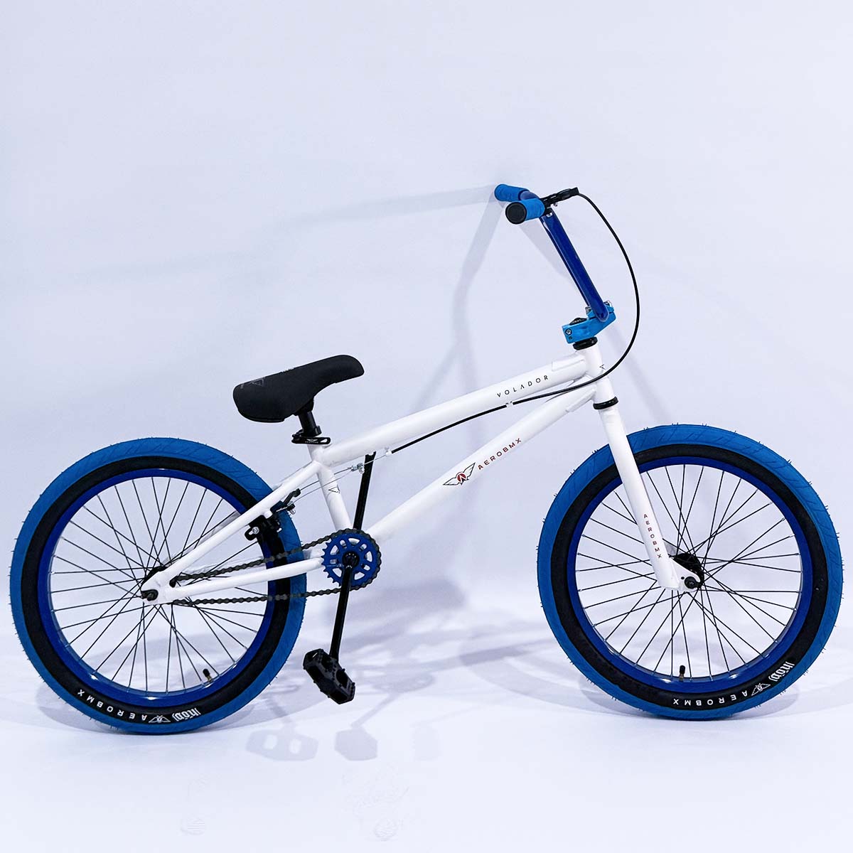 Bicicleta Bmx Aerobmx Volador Centro Americano Rodado 20 color blanco-azul