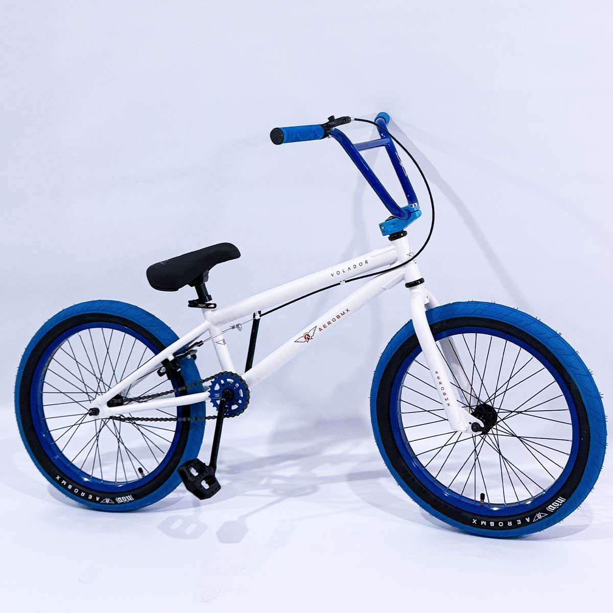 Bicicleta Bmx Aerobmx Volador Centro Americano Rodado 20 color blanco-azul