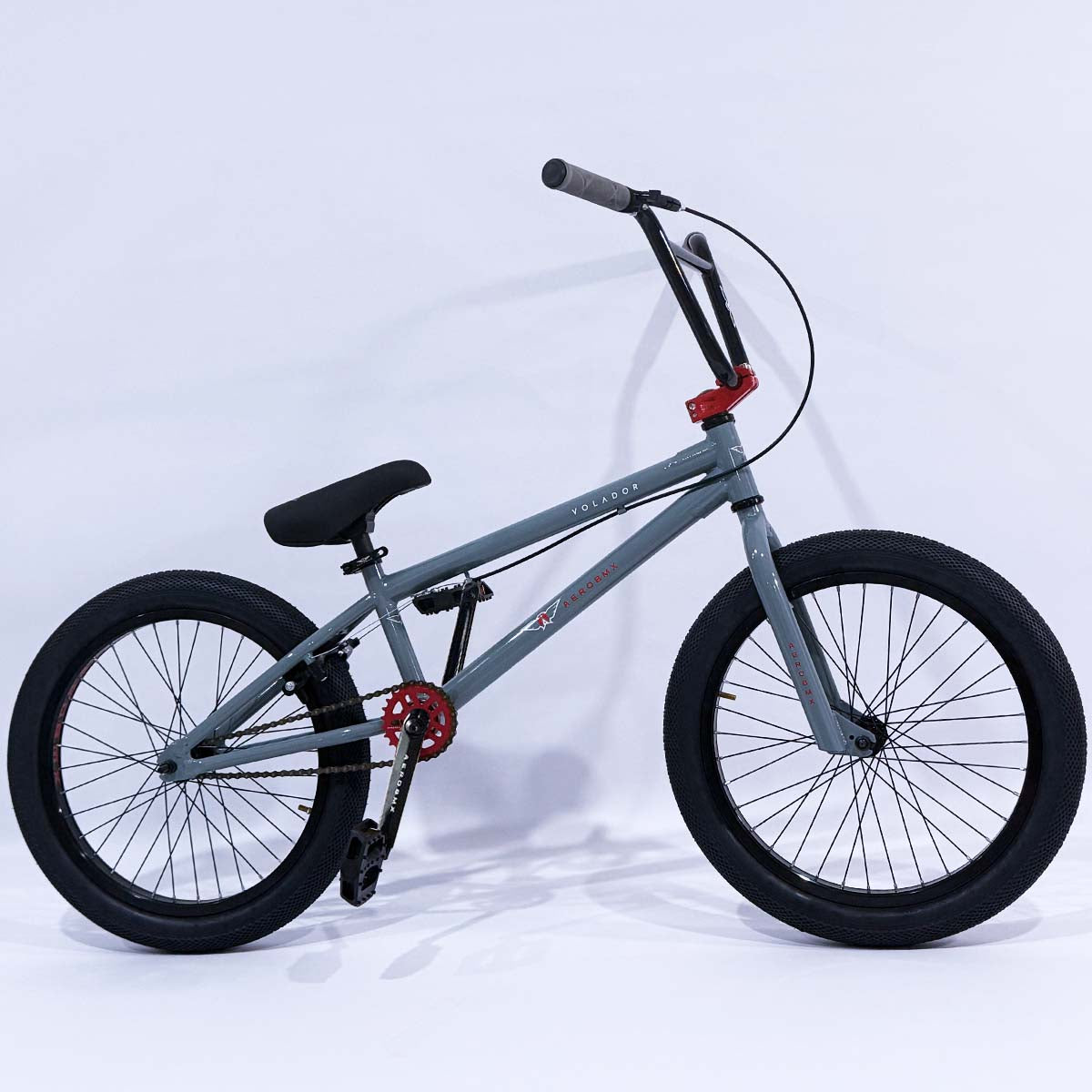 Bicicleta BMX Aerobmx Volador Centro Americano con cranks Rodado 20 color gris