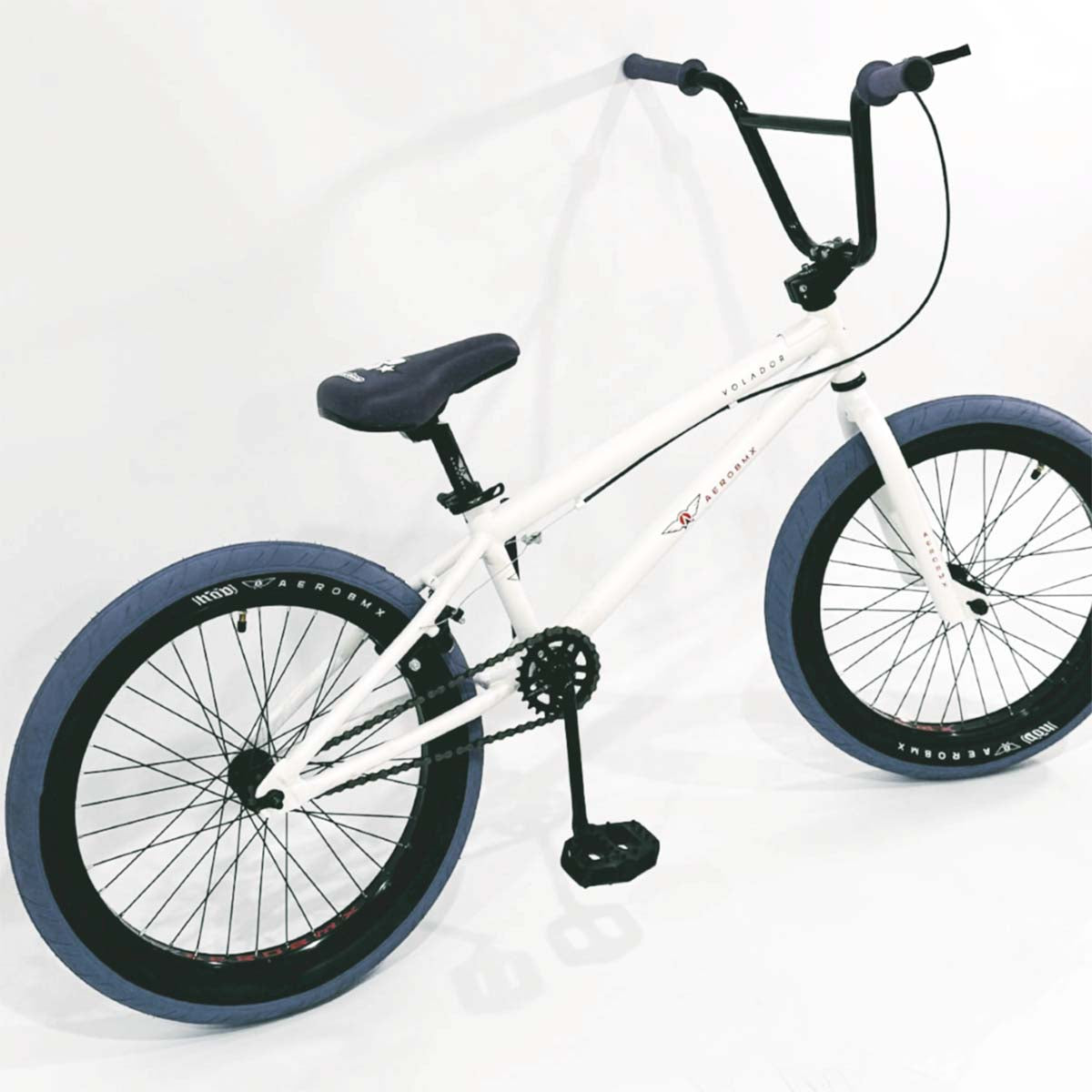 Bicicleta Bmx Aerobmx Volador Centro Americano Rodado 20 color blanco-gris