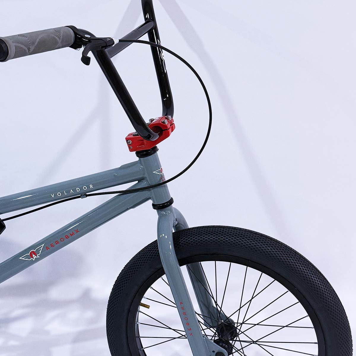 Bicicleta BMX Aerobmx Volador Centro Americano con cranks Rodado 20 color gris