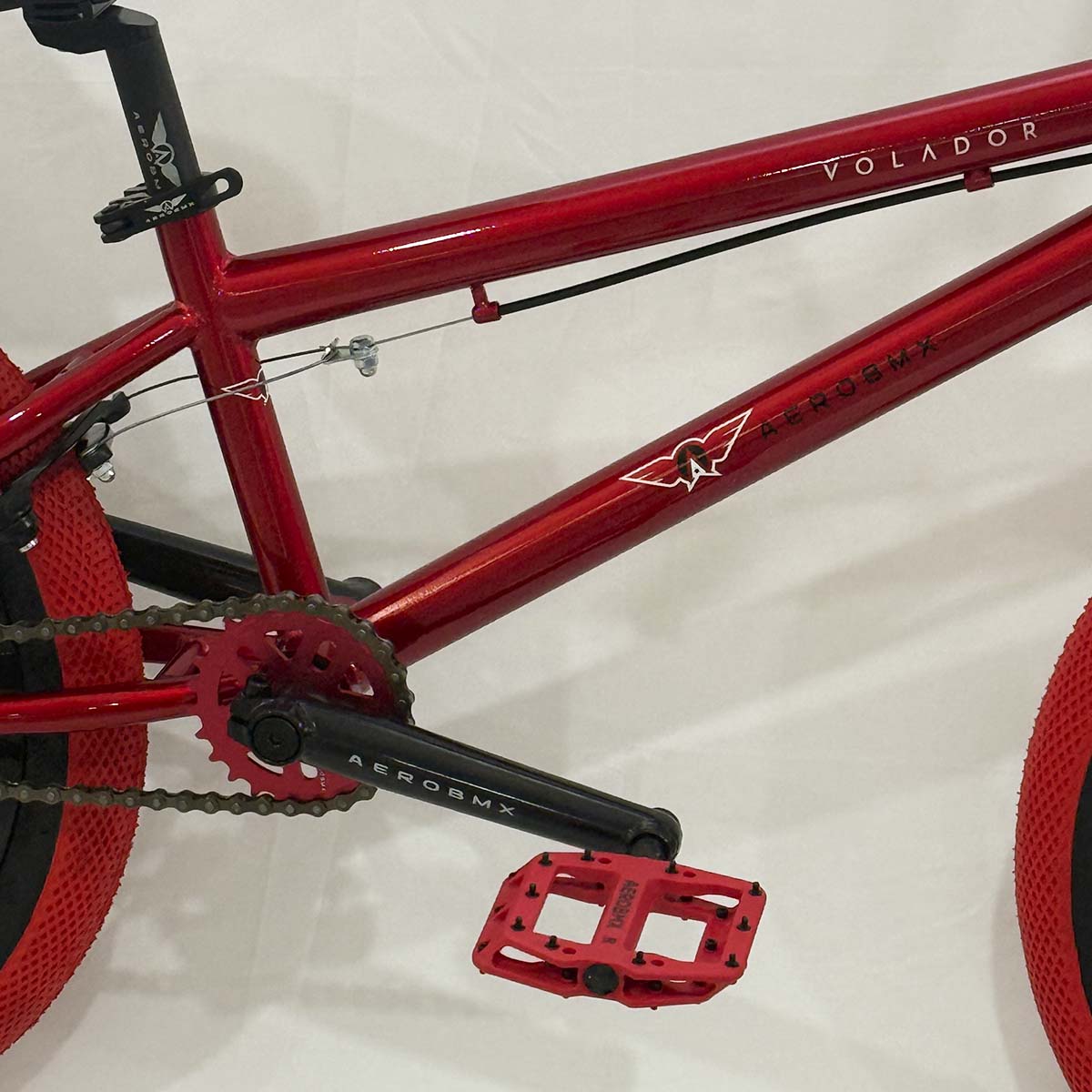 Bicicleta BMX Aerobmx Volador Centro Americano con cranks Rodado 20 color rojo