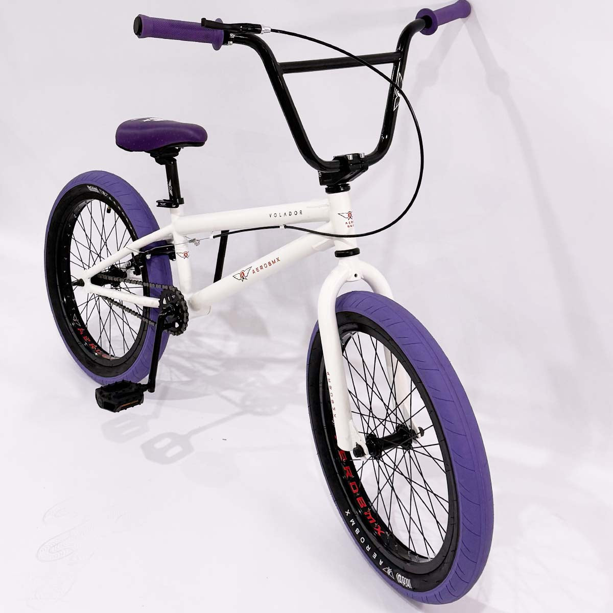 Bicicleta Bmx Aerobmx Volador Centro Americano Rodado 20 color blanco-morado