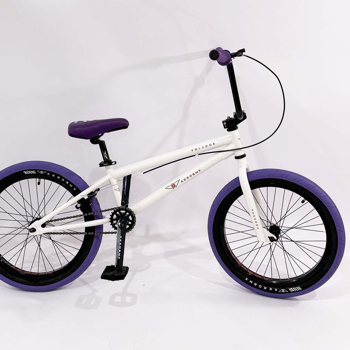 Bicicleta BMX Aerobmx Volador Centro Americano con cranks Rodado 20 color blanco-morado
