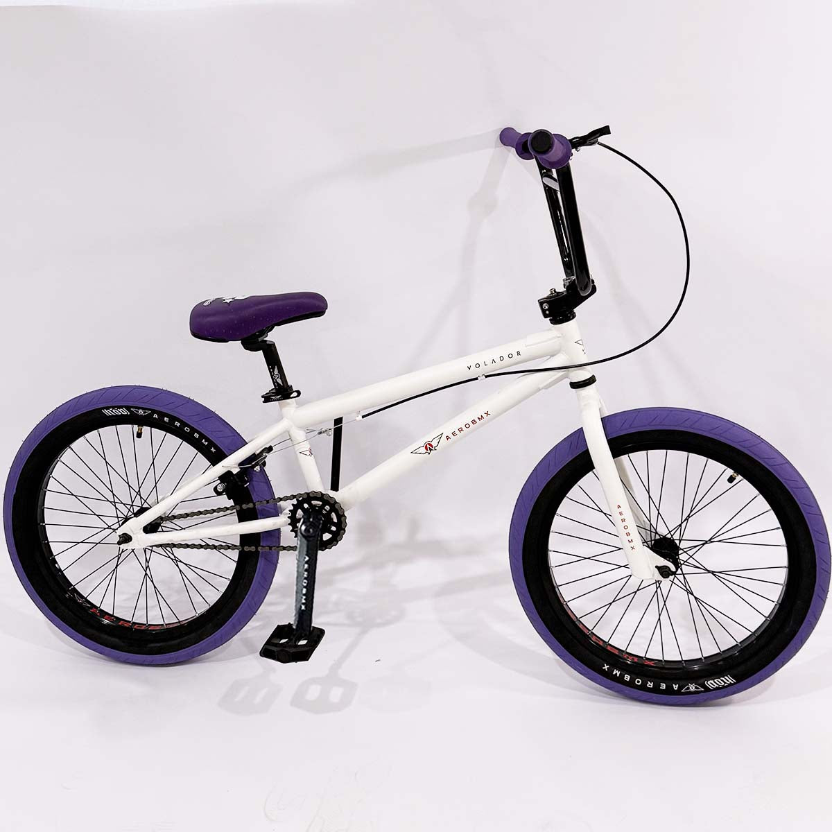 Bicicleta BMX Aerobmx Volador Centro Americano con cranks Rodado 20 color blanco-morado