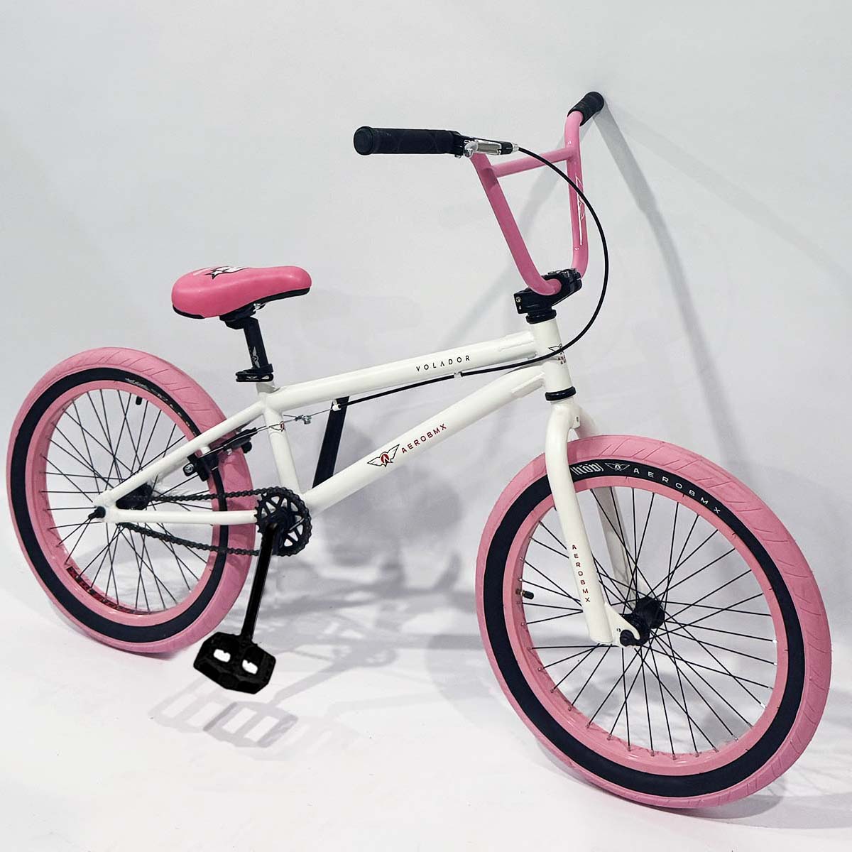 Bicicleta Bmx Aerobmx Volador Centro Americano Rodado 20 color blanco-rosa